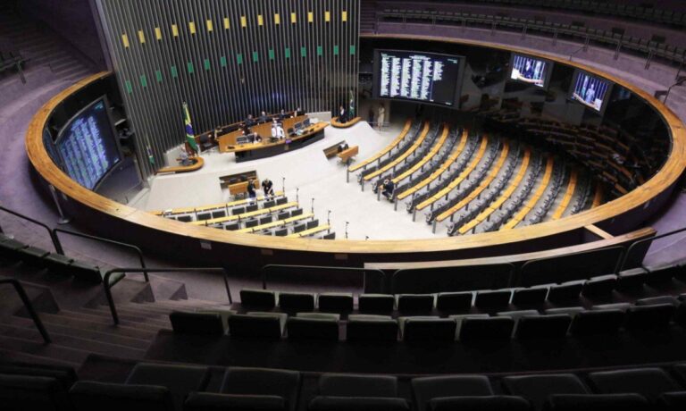 PEC que aumenta isenção de tributos para igrejas deve ser votada em breve