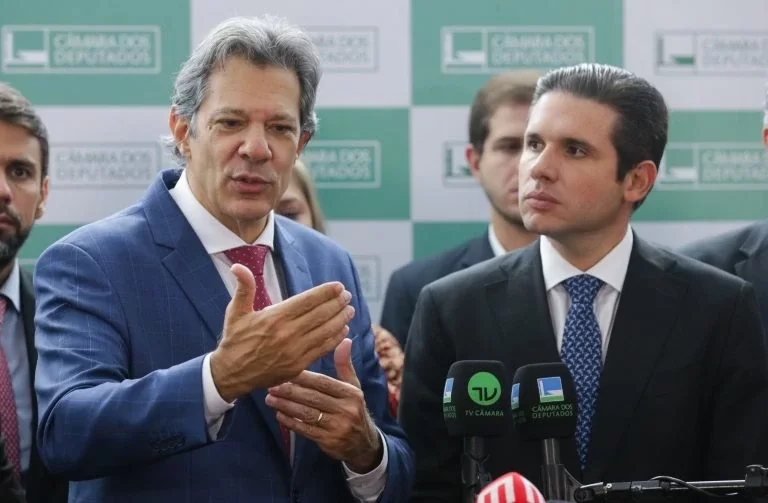 Ministro da Fazenda diz que projeto sobre isenção do IR já está pronto
