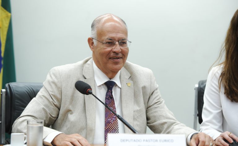 Projeto permite que trabalhador opte por receber mensalmente depósitos do FGTS
