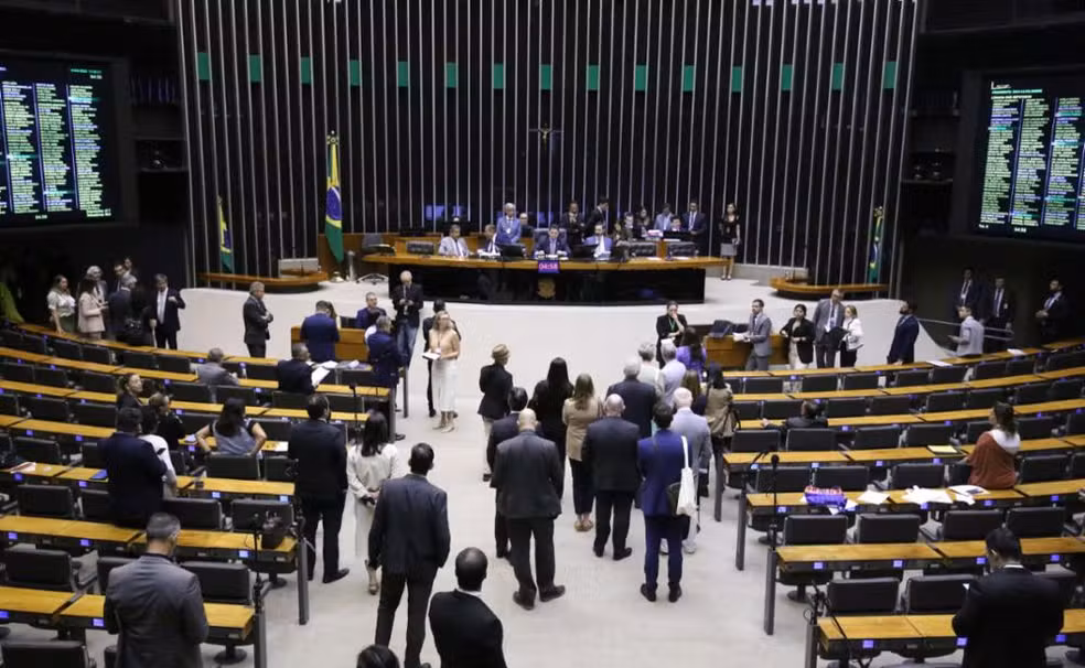 Congresso tem 20 projetos para barrar aumento do IOF proposto pelo governo