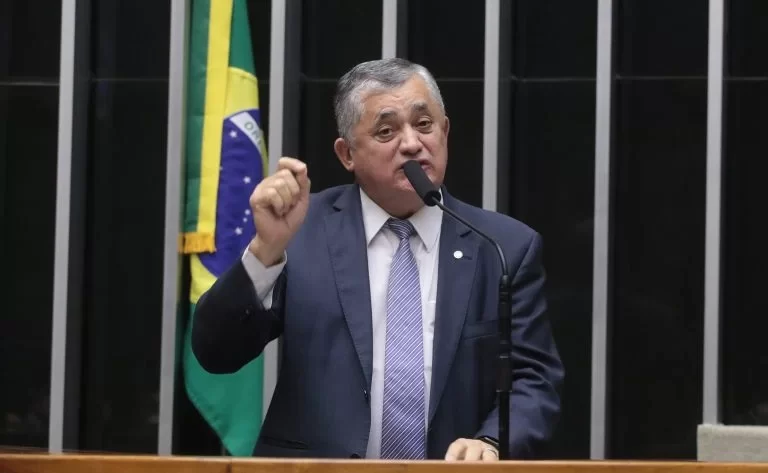 Deputados aprovam urgência para projeto que altera a tabela do Imposto de Renda