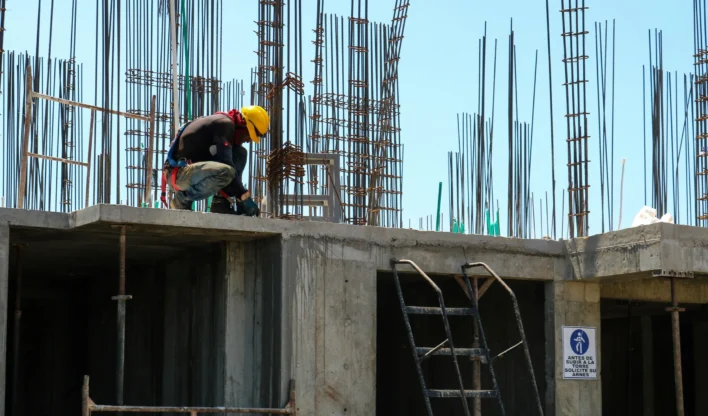 Construção civil enfrenta dúvidas com a reforma tributária e o fim do regime especial de tributação