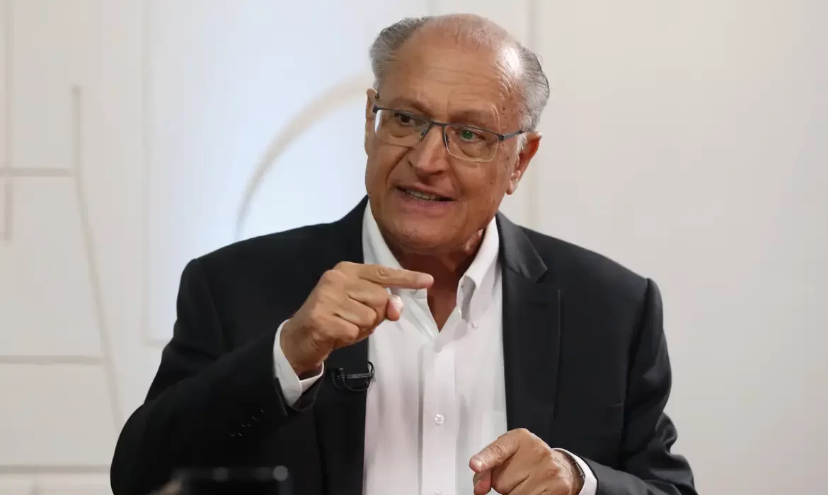 Alckmin afirma que Brasil é um “manicômio tributário” que afasta investimentos estrangeiros