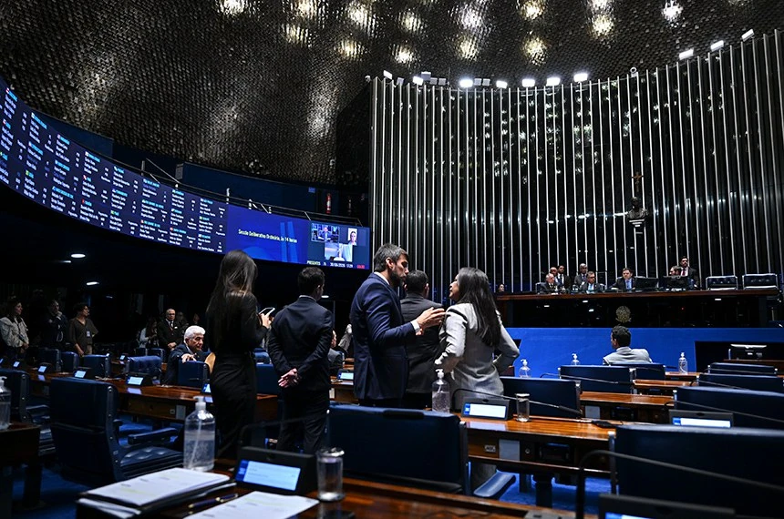 Prorrogados prazos de MPs da taxa das blusinhas e de subsídio a combustíveis